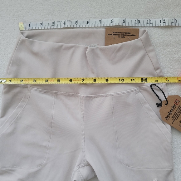 4 Pocket Cargo High Rise Legging Comfort Stretch & Compression Cream NEW - Picture 2 of 14